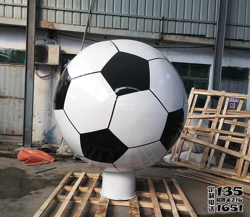 體育場擺放玻璃鋼仿真足球雕塑 體育場擺放玻璃鋼仿真足球雕塑