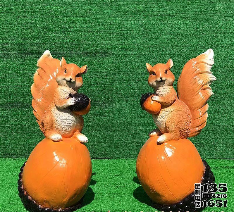 游樂場玻璃鋼彩繪仿真松鼠雕塑 游樂場玻璃鋼彩繪仿真松鼠雕塑