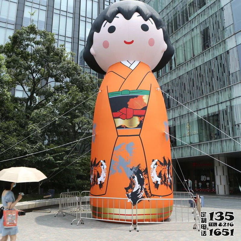 街道大型玻璃鋼彩繪小丸子卡通人物雕塑 街道大型玻璃鋼彩繪小丸子卡通人物雕塑