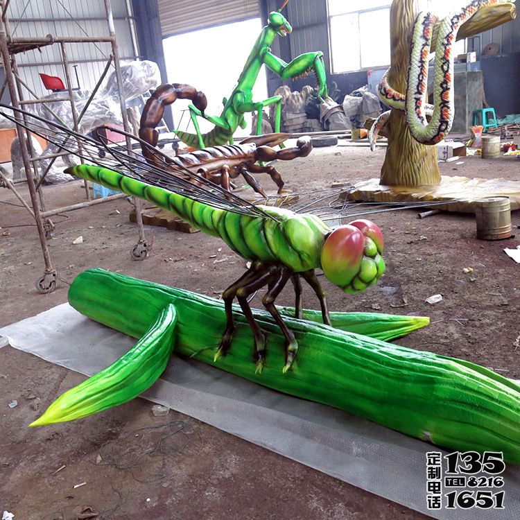 植物園創意玻璃鋼仿真動物蜻蜓雕塑 植物園創意玻璃鋼仿真動物蜻蜓雕塑