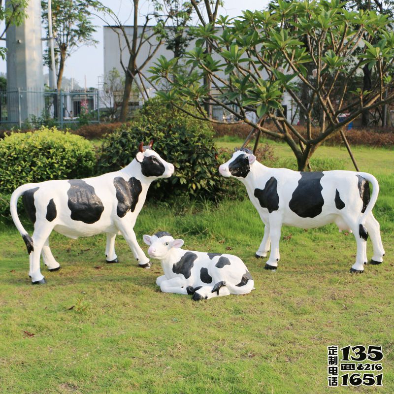 農(nóng)場玻璃鋼仿真動物牛雕塑 農(nóng)場玻璃鋼仿真動物牛雕塑