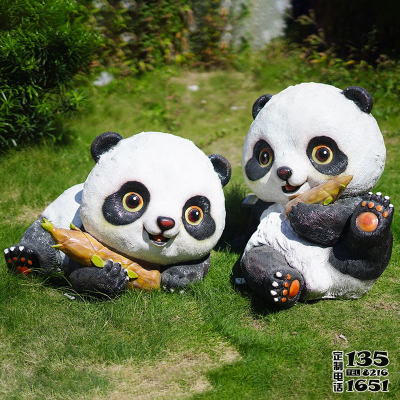 園林公園 戶(hù)外吃竹子的卡通熊貓雕塑 園林公園 戶(hù)外吃竹子的卡通熊貓雕塑