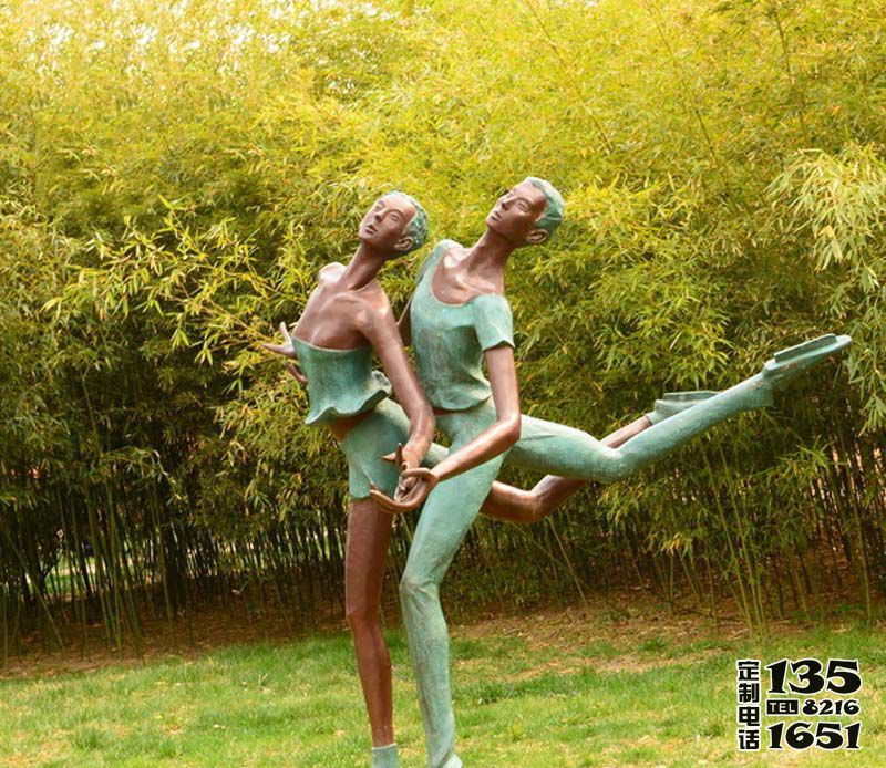 景區(qū)園林?jǐn)[放雙人花樣滑冰玻璃鋼彩繪雕塑 景區(qū)園林?jǐn)[放雙人花樣滑冰玻璃鋼彩繪雕塑