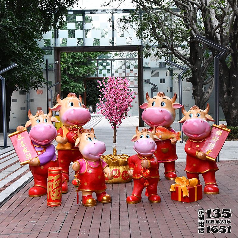 玻璃鋼彩繪卡通商場新年創(chuàng)意小牛雕塑 玻璃鋼彩繪卡通商場新年創(chuàng)意小牛雕塑