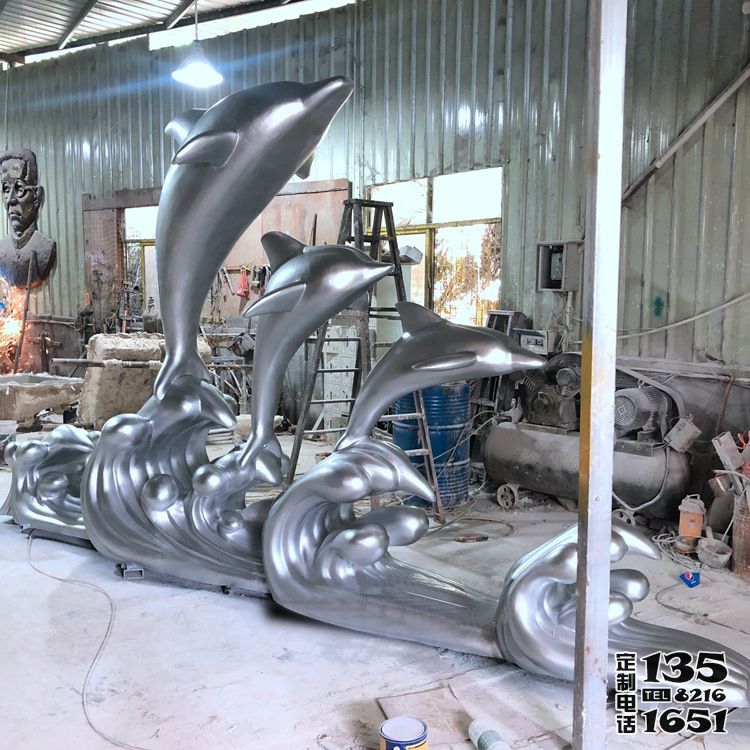 銀色不銹鋼抽象沖浪海豚景觀雕塑戶外廣場水景擺件 銀色不銹鋼抽象沖浪海豚景觀雕塑戶外廣場水景擺件